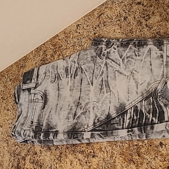 Ripped Skinny Jeans - Picture 6 of 6